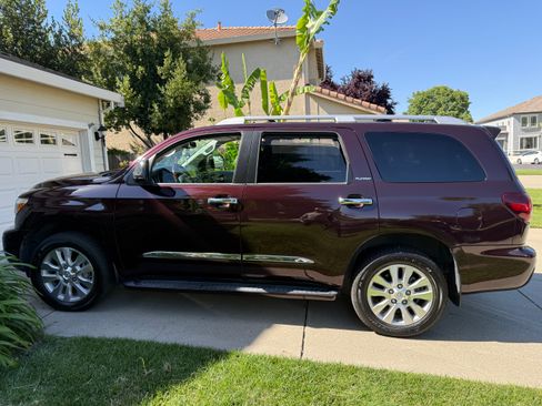 Used 2019 Toyota Sequoia Platinum AWD/4WD image 5