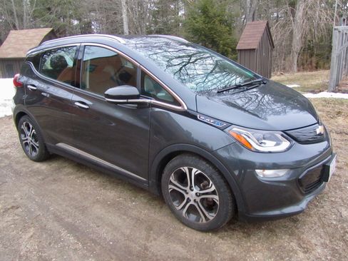 Used 2021 Chevrolet Bolt Premier w/ Infotainment Package image 1