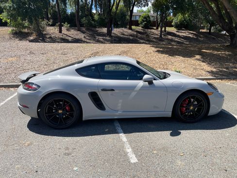 Used 2019 Porsche 718 Cayman S image 1