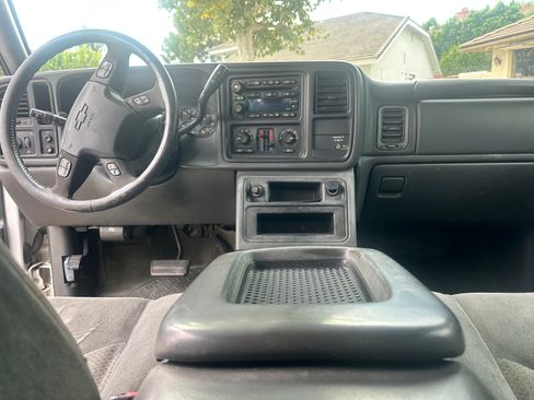 Used 2004 Chevrolet Silverado 2500 LS w/ Heavy-Duty Power Package RWD image 17
