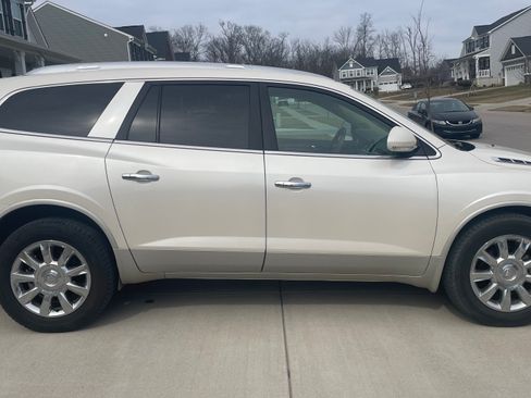 Used 2011 Buick Enclave CXL image 2