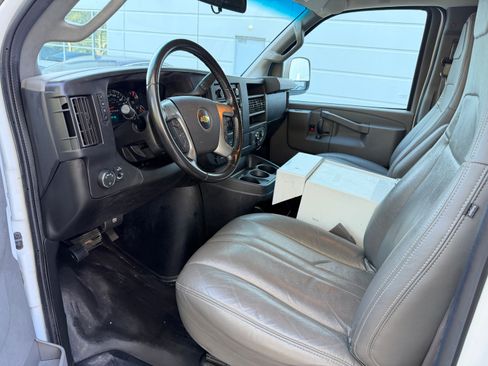 Used 2017 Chevrolet Express 2500 image 8