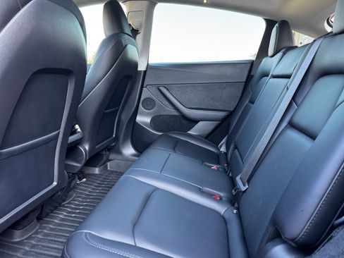 Used 2023 Tesla Model Y Performance image 15