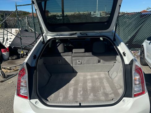 Used 2015 Toyota Prius Three FWD image 5