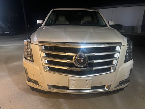 Used 2015 Cadillac Escalade Premium image 11
