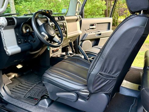 Used 2010 Toyota FJ Cruiser 4WD w/ Convenience Pkg image 29