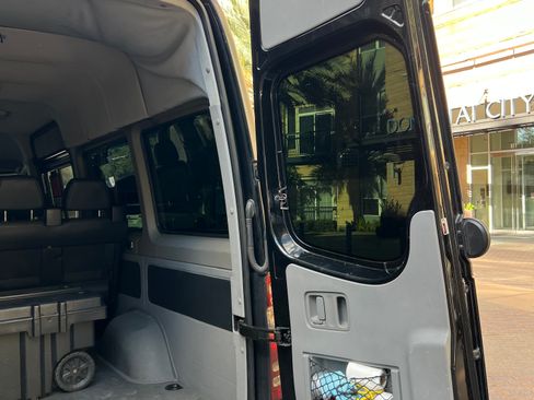 Used 2018 Mercedes-Benz Sprinter 2500 image 15