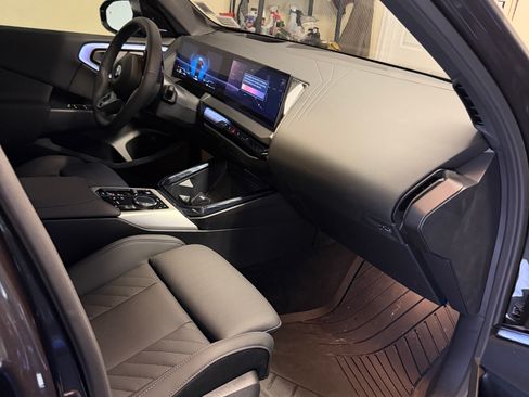 Used 2025 BMW X3 xDrive30i w/ Premium Package image 12