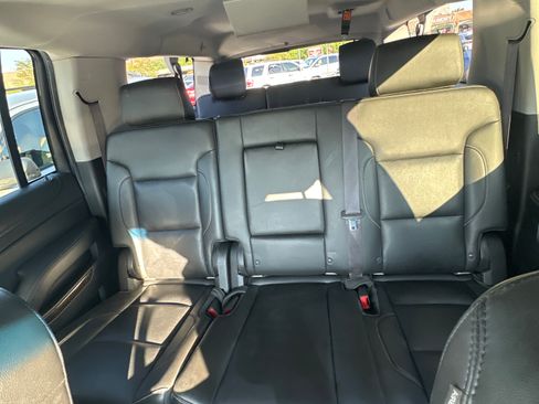 Used 2015 Chevrolet Suburban LT w/ Luxury Package image 6