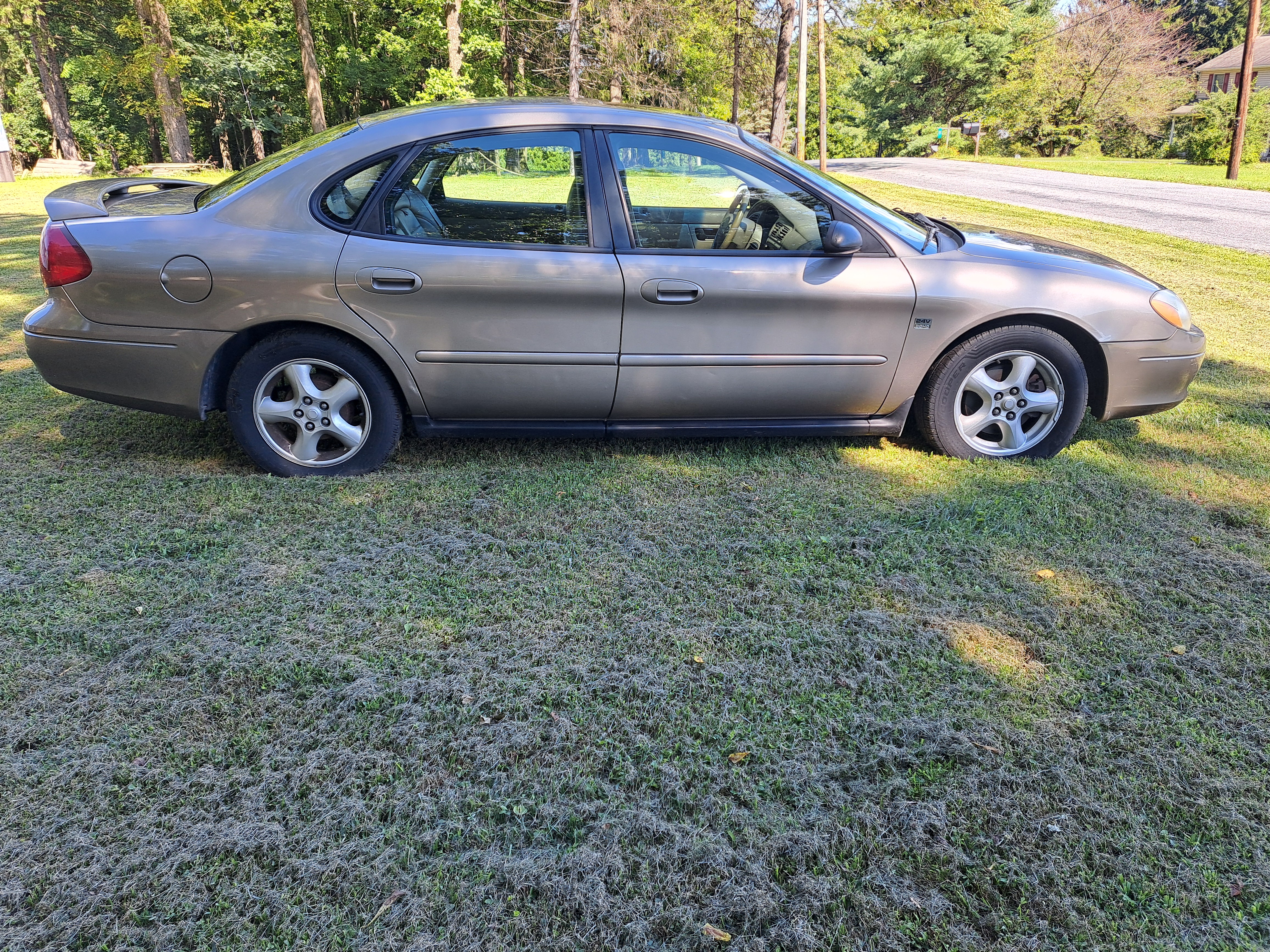 Used 2003 Ford Taurus SES FWD image 8
