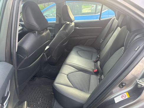 Used 2018 Toyota Camry SE FWD image 8