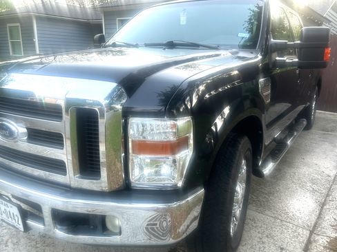 Used 2010 Ford F250 XL image 1
