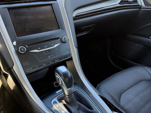 Used 2015 Ford Fusion SE w/ Equipment Group 202A image 13