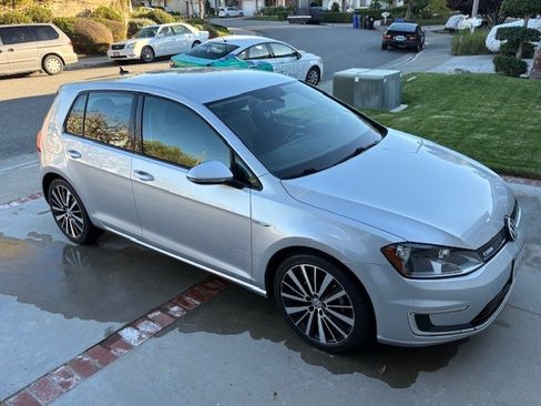 Used 2016 Volkswagen e-Golf SE image 16