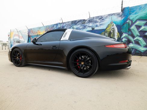 Used 2015 Porsche 911 Targa 4S image 4