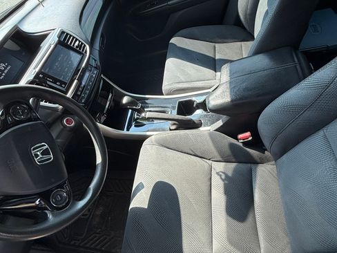 Used 2016 Honda Accord EX image 5