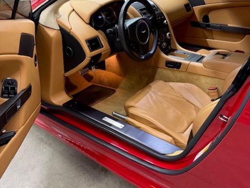 Used 2010 Aston Martin V8 Vantage Coupe RWD image 8