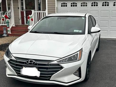 Used 2020 Hyundai Elantra SE image 2
