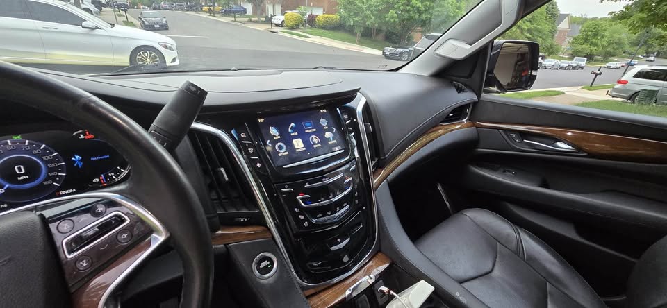 Used 2016 Cadillac Escalade ESV 4WD image 5