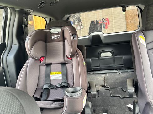 Used 2018 Dodge Grand Caravan SE FWD image 11