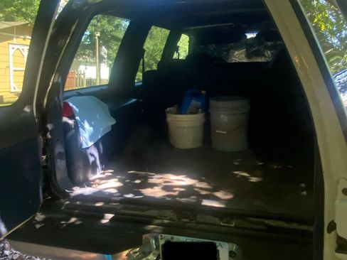 Used 1999 Chevrolet Tahoe 4WD w/ Skid Plate Pkg image 4