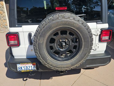 Used 2019 Jeep Wrangler Unlimited Sport image 15