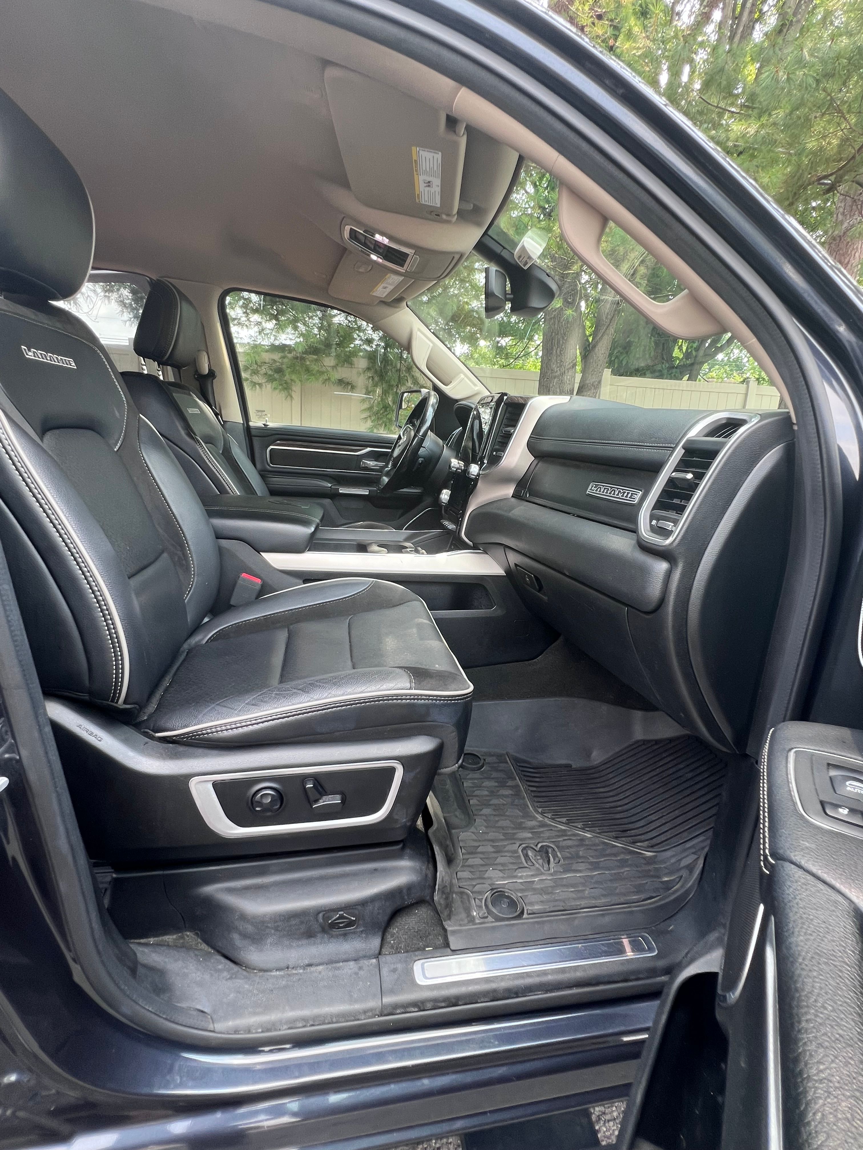 Used 2019 RAM 1500 Laramie AWD/4WD image 11