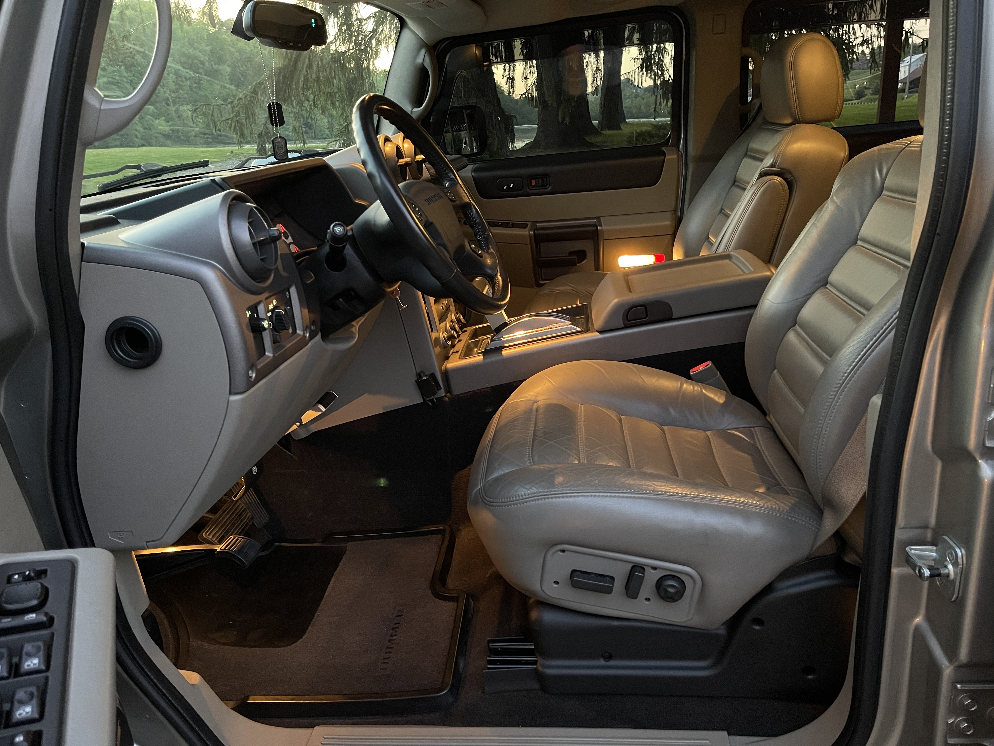 Used 2003 HUMMER H2 w/ Preferred Equipment Group AWD/4WD image 11