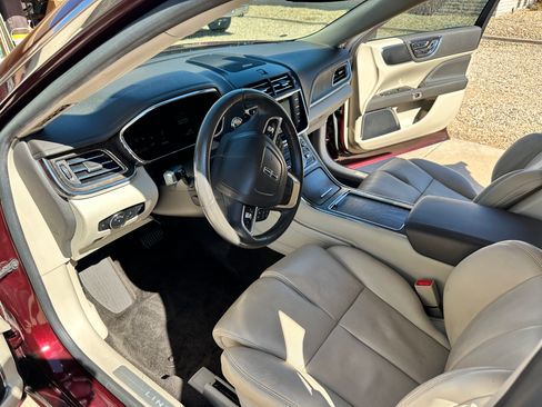 Used 2017 Lincoln Continental Select image 14