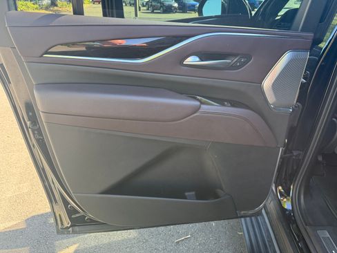 Used 2024 Cadillac Escalade ESV Sport Platinum w/ LPO, ONYX Package image 13