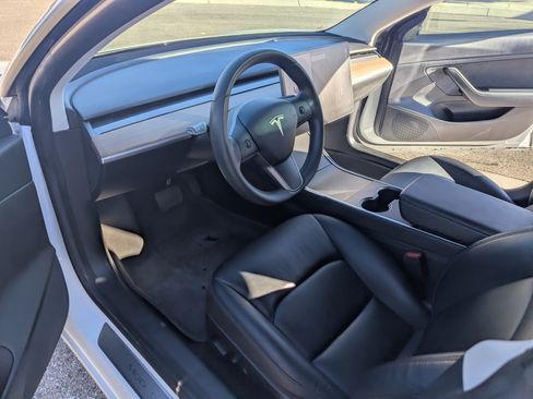 Used 2020 Tesla Model 3 Standard Range Plus image 5