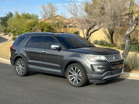 Used 2017 Ford Explorer Platinum image 1