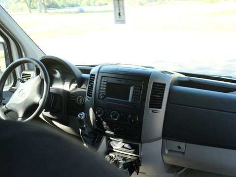 Used 2016 Mercedes-Benz Sprinter 2500 image 23