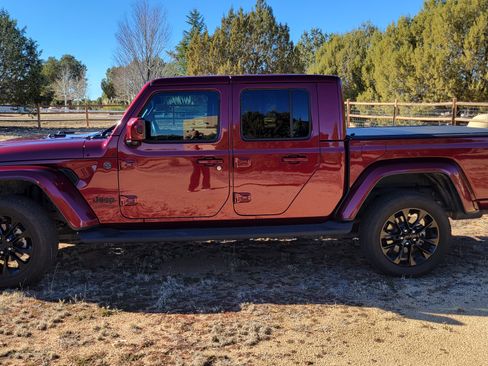 Used 2021 Jeep Gladiator Overland image 8