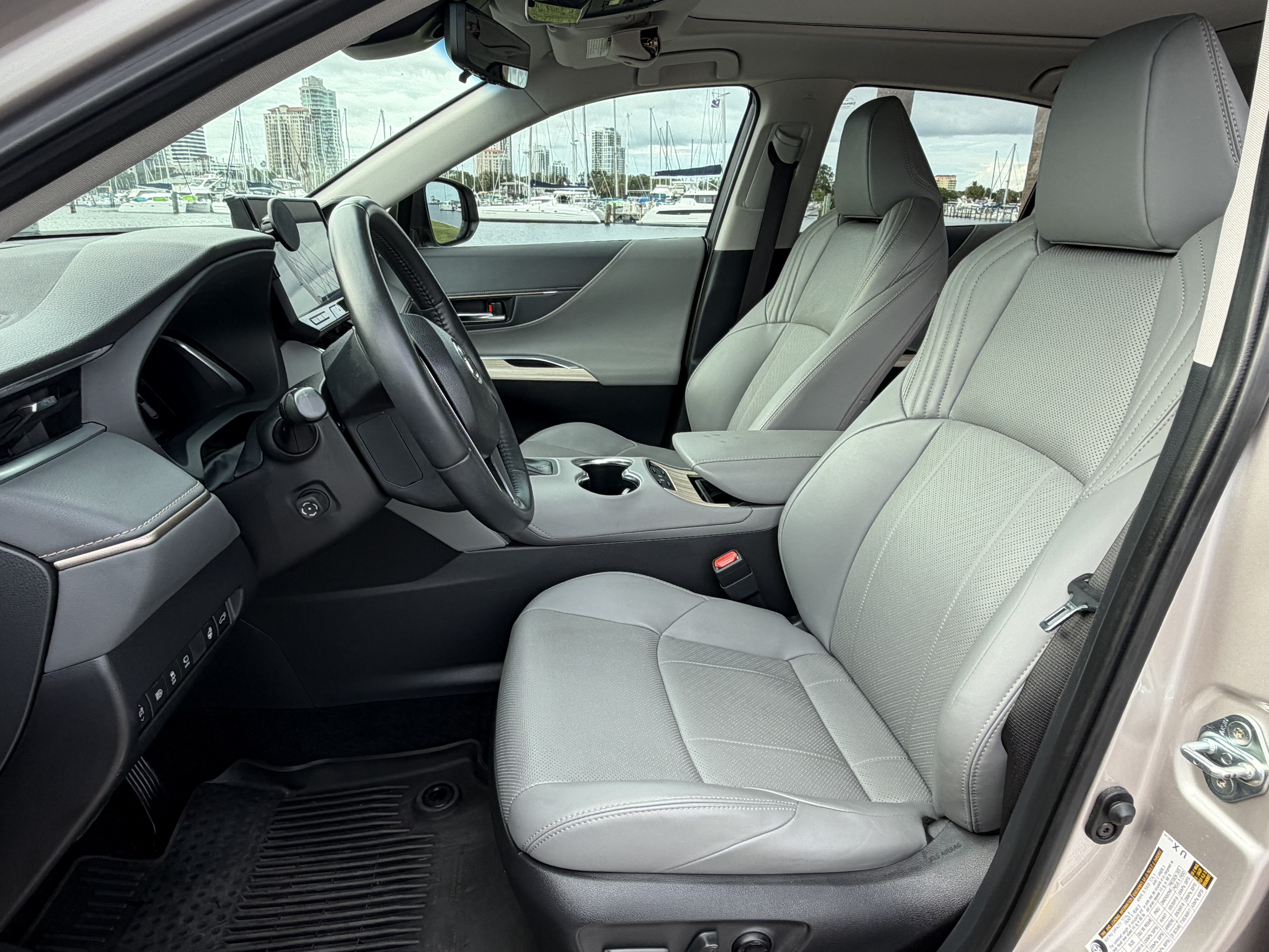 Used 2024 Toyota Venza Limited AWD/4WD image 5