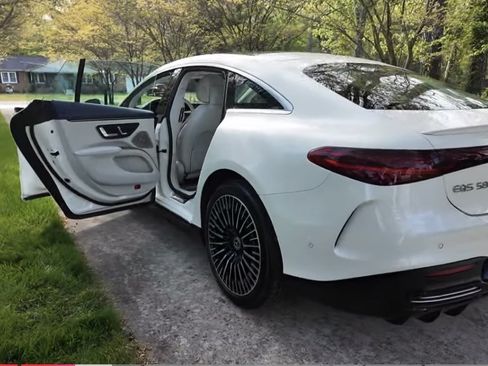 Used 2022 Mercedes-Benz EQS 580 4MATIC Sedan image 10