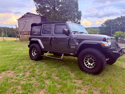 Used 2018 Jeep Wrangler Unlimited Sahara w/ Cold Weather Group AWD/4WD image 5