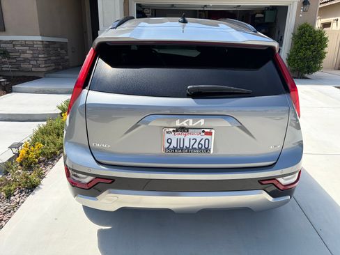 Used 2024 Kia Niro SX Touring image 5