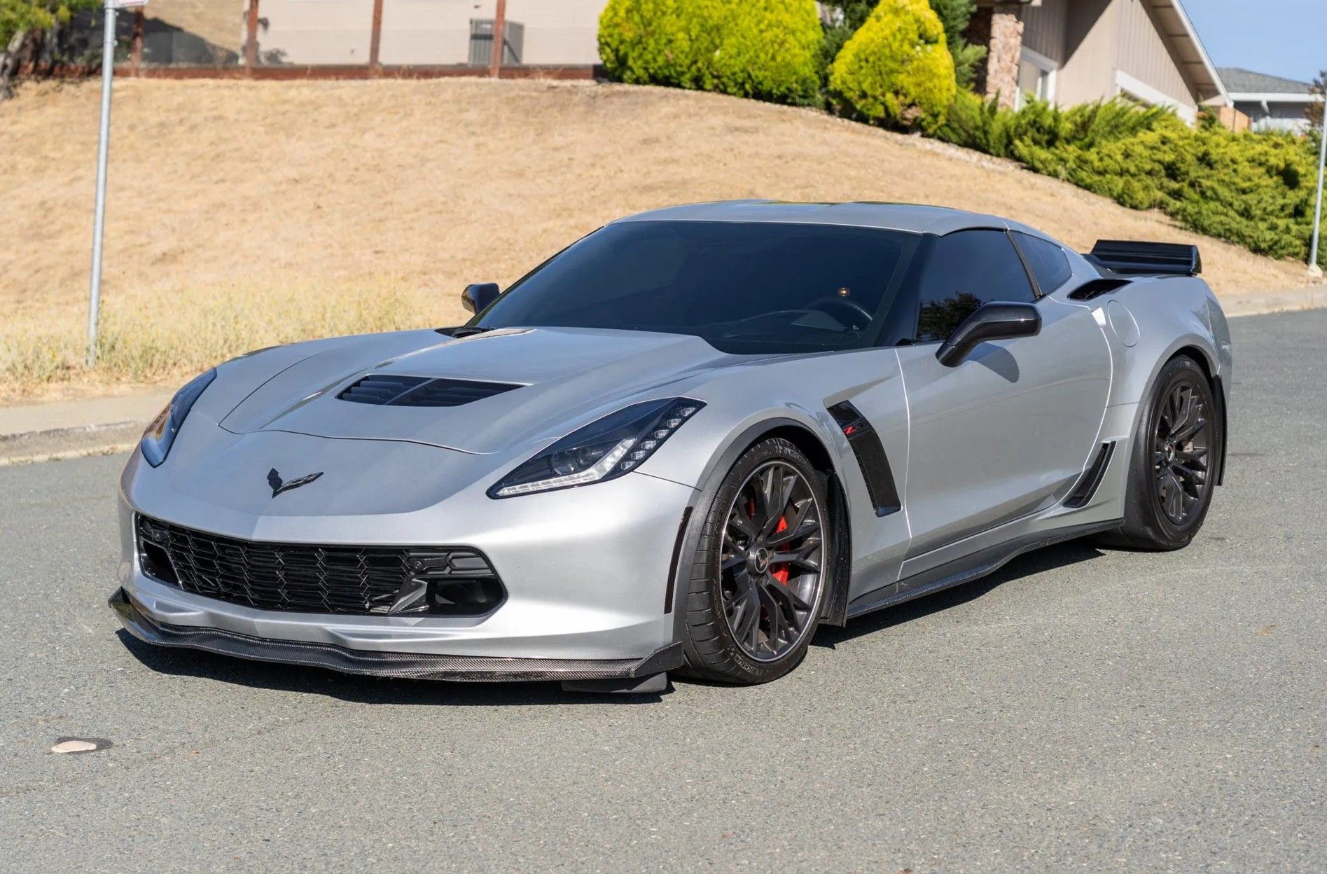Used 2016 Chevrolet Corvette Z06 w/ 3LZ Preferred Equipment Group RWD image 2