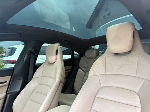 Used 2022 Porsche Taycan RWD image 8