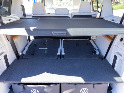 Used 2025 Volkswagen ID. Buzz 1st Edition image 10