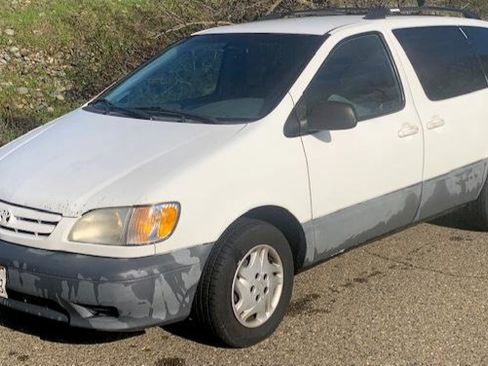 Used 2002 Toyota Sienna LE image 1
