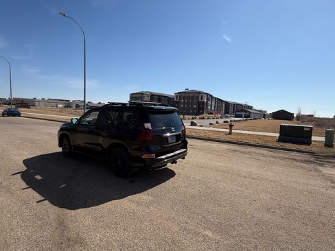 Used 2022 Lexus GX 460 w/ Black Line Special Edition image 11