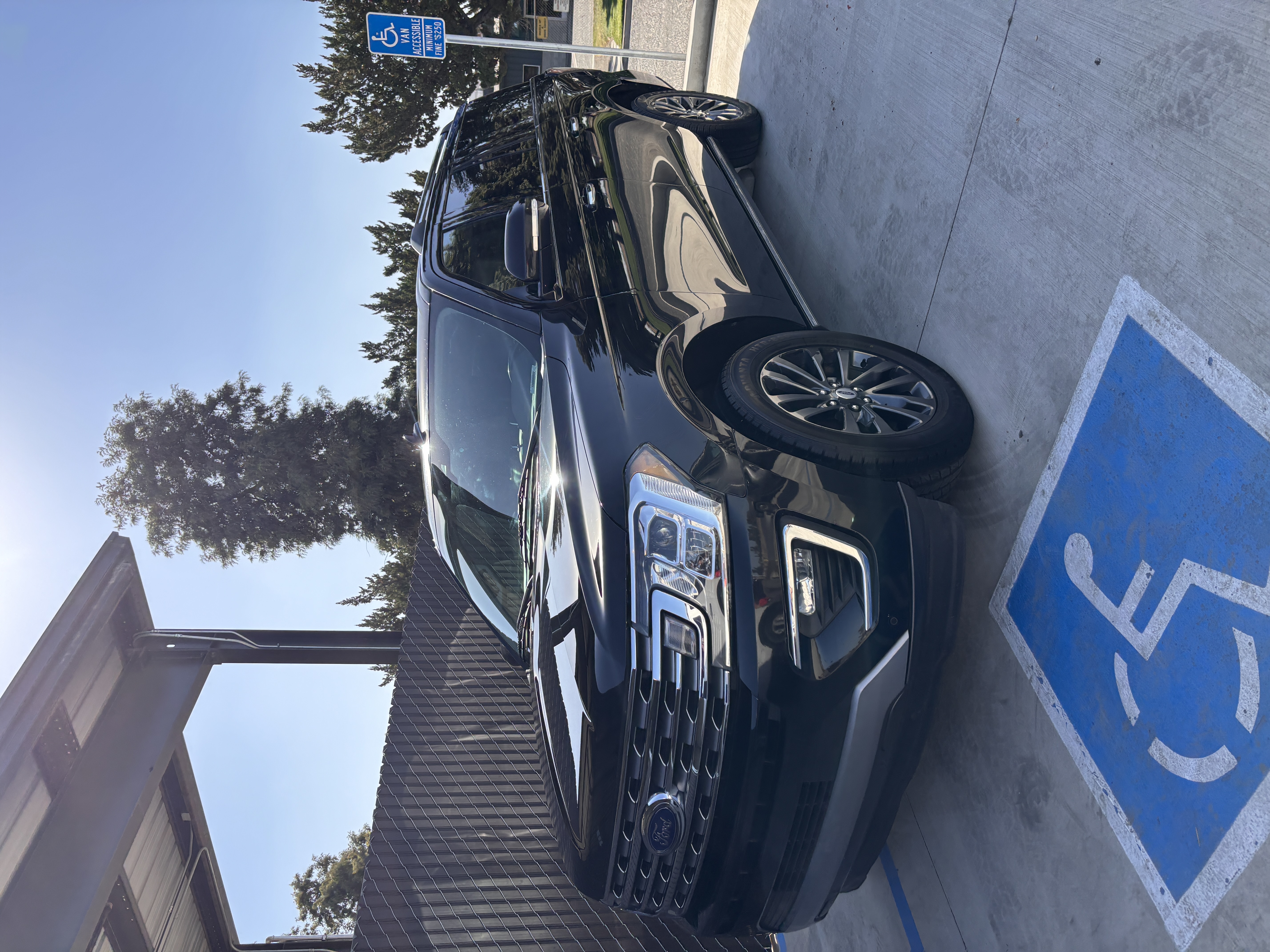 Used 2021 Ford Expedition Max Limited RWD image 5
