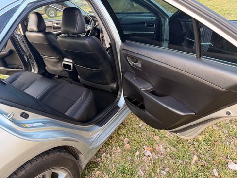 Used 2016 Toyota Camry SE image 6