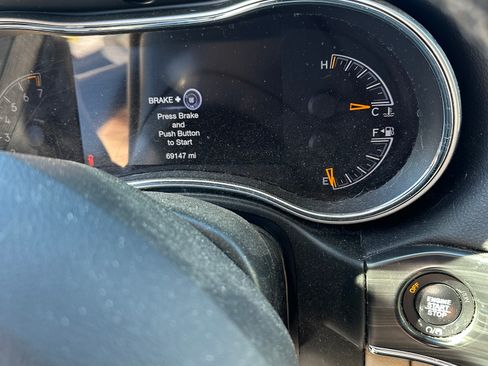 Used 2019 Jeep Grand Cherokee Limited image 10