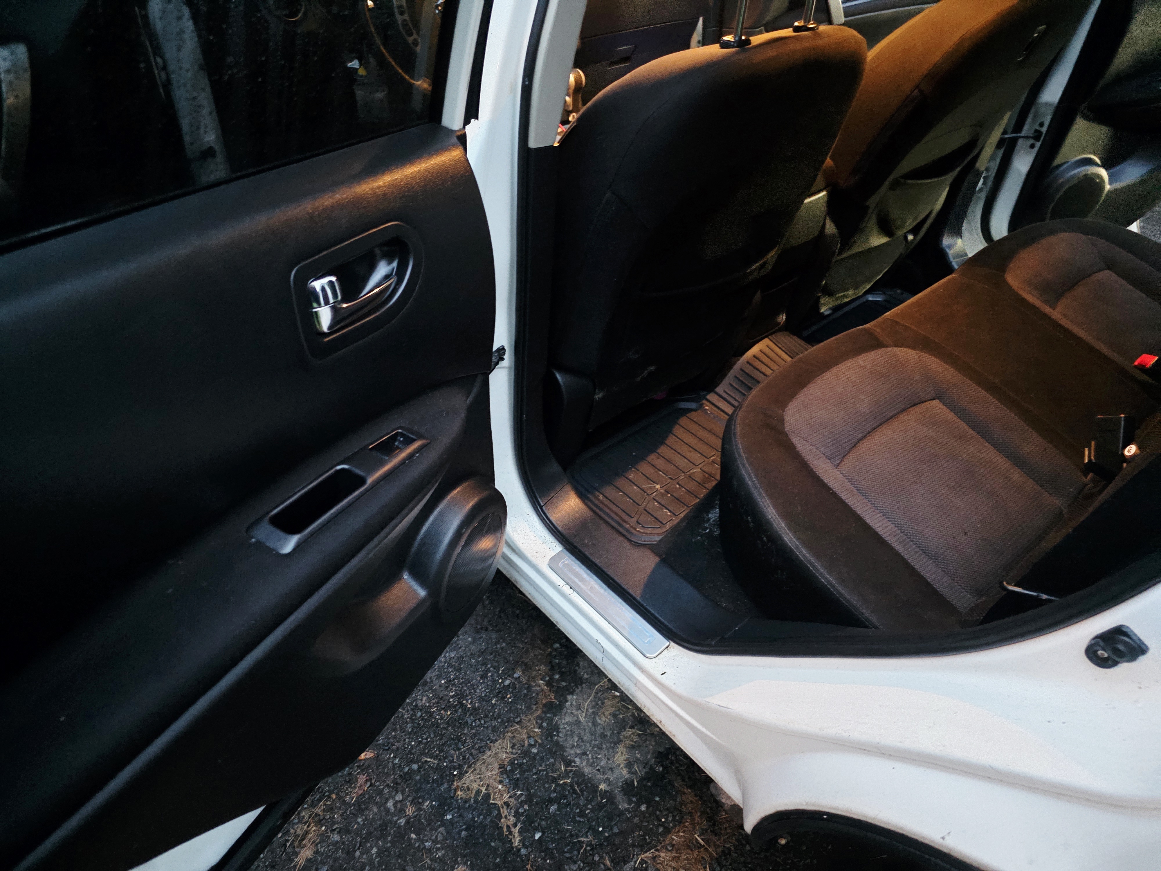 Used 2012 Nissan Rogue SV w/ Premium Pkg AWD/4WD image 26