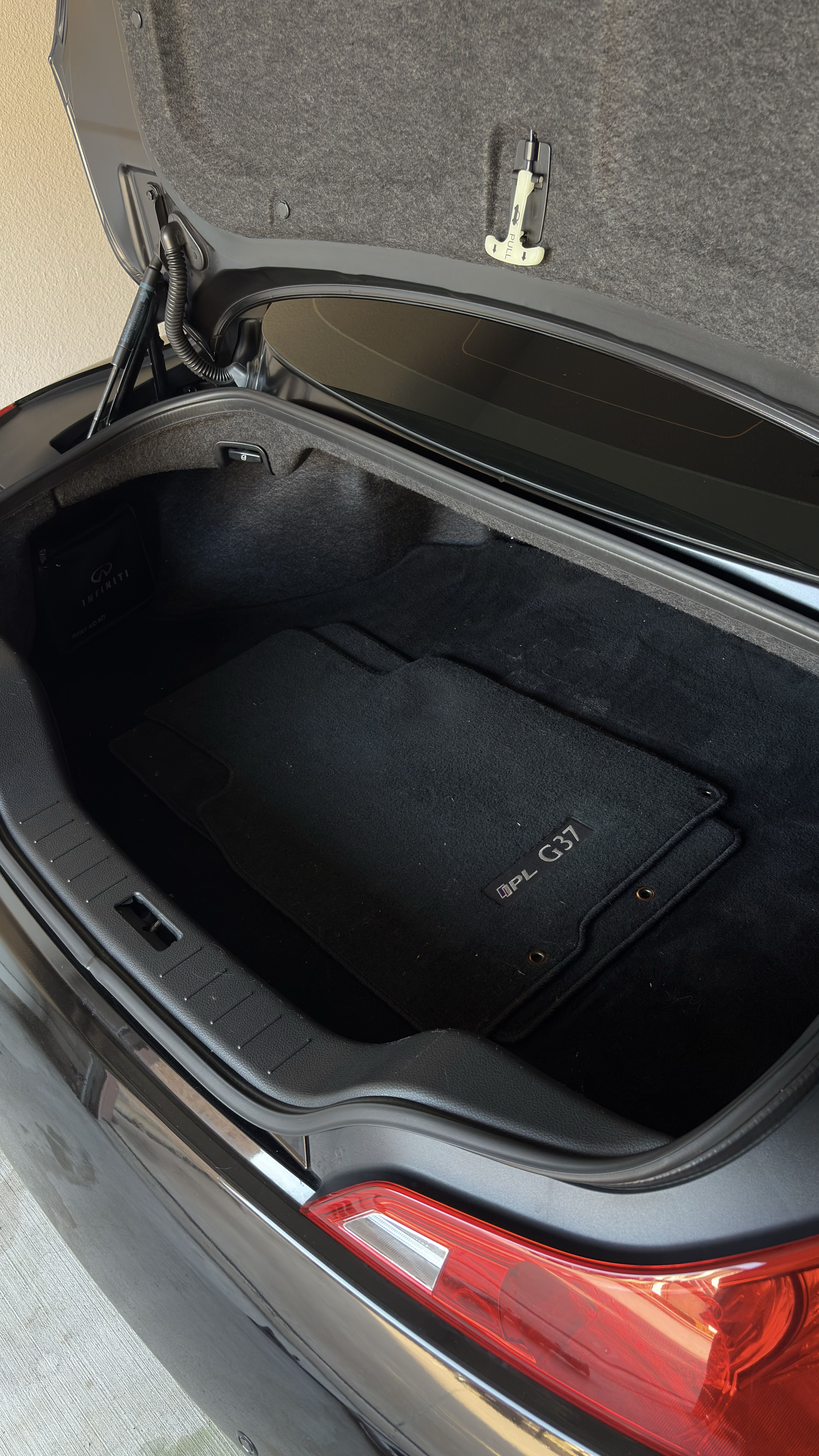 Used 2011 INFINITI G37 IPL RWD image 22