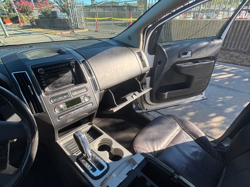 Used 2010 Ford Edge Limited AWD/4WD image 4