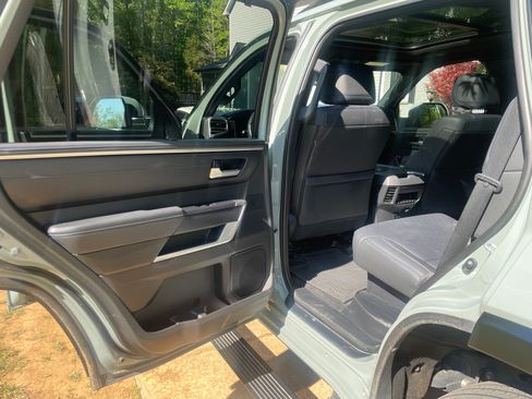 Used 2024 Toyota Sequoia Platinum image 15